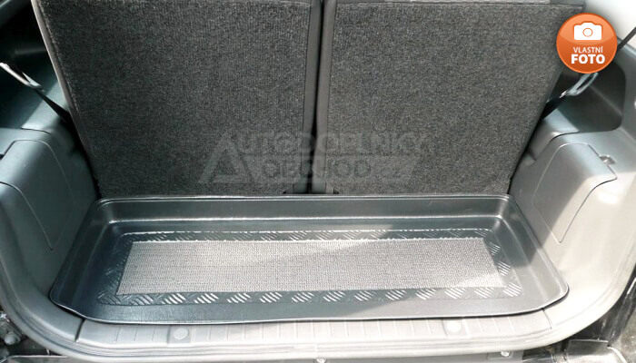 Vana do kufru přesně pasuje do zavazadlového prostoru modelu auta Suzuki Jimny - 3 dv. 1998-
